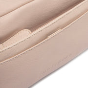 
Solid Antique Brass Hardware & Heavy-Duty Dual Zipper Detail on Liora 真皮单肩包