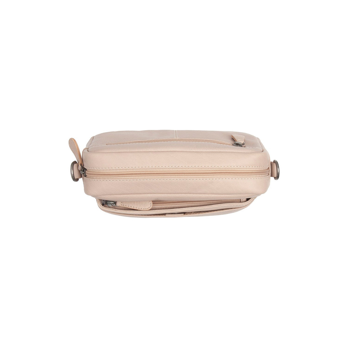 
100% Full-Grain Wax Pull-Up 100% Full-Grain Leather Grain Texture & Handcrafted Patina Detail
