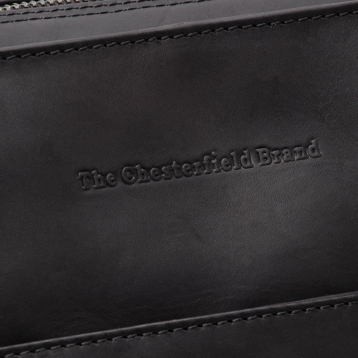 
Classic 100% Full-Grain leather Bag - 展现加固真皮背带与承重走线的背部视角