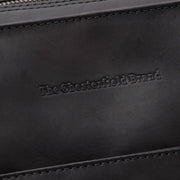 
Classic 100% Full-Grain leather Bag - 展现加固真皮背带与承重走线的背部视角