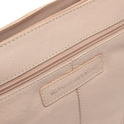 
Solid Antique Brass Hardware & Heavy-Duty Dual Zipper Detail on Zarita 真皮单肩包