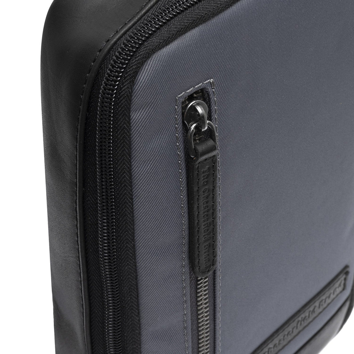 
内衬展示 Showing Dedicated Padded Laptop Sleeve & Multi-Compartment Organization