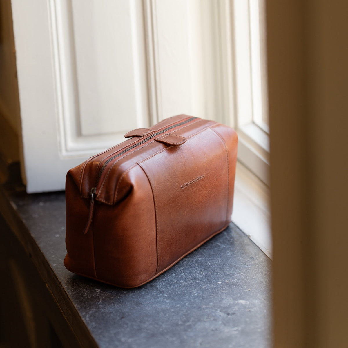Biassa Full-Grain Leather Toiletry Bag 女士 – alternate product view 2