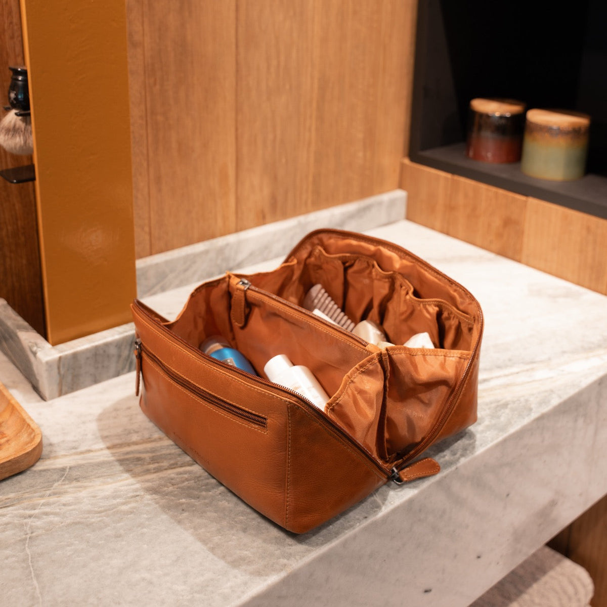 Elmia Full-Grain Leather Toiletry Bag 女士 – alternate product view 2