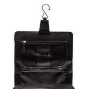Close-Up Detail of Classic Collar &amp; Heavy-Duty Zipper Hardware on Rosario Full-Grain Leather Toiletry Bag 女士