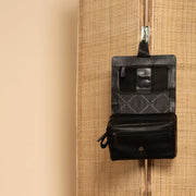 Rosario Full-Grain Leather Toiletry Bag 女士 - Lateral Side Profile View Showing Sleeve Cut &amp; Athletic Taper Fit