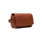 Styled Fit Perspective of Rosario Full-Grain Leather Toiletry Bag 女士 on Model - Natural Daylight Drape