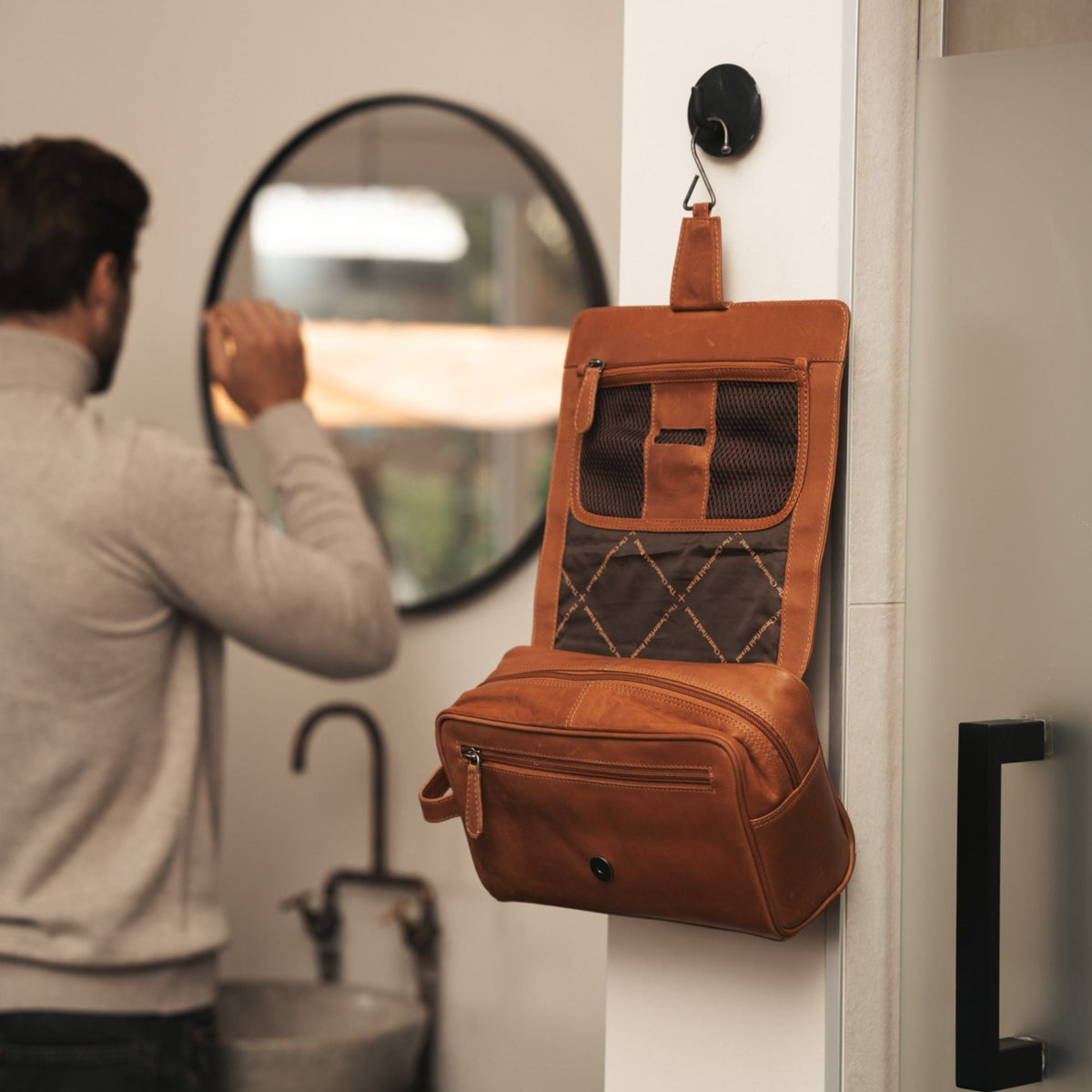 Rosario Full-Grain Leather Toiletry Bag 女士 – alternate product view 2
