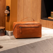 Trevia Full-Grain Leather Toiletry Bag 女士 – alternate product view 2