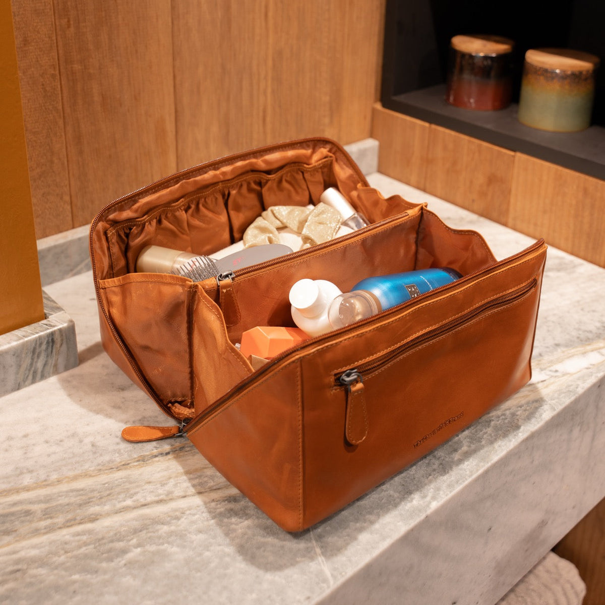 Trevia Full-Grain Leather Toiletry Bag 女士 – alternate product view 3