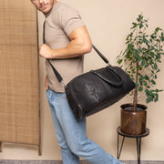 Perth Full-Grain Leather Weekender Bag 女士 - Structured Side Profile Showing Gusset Depth &amp; Expansion Capacity