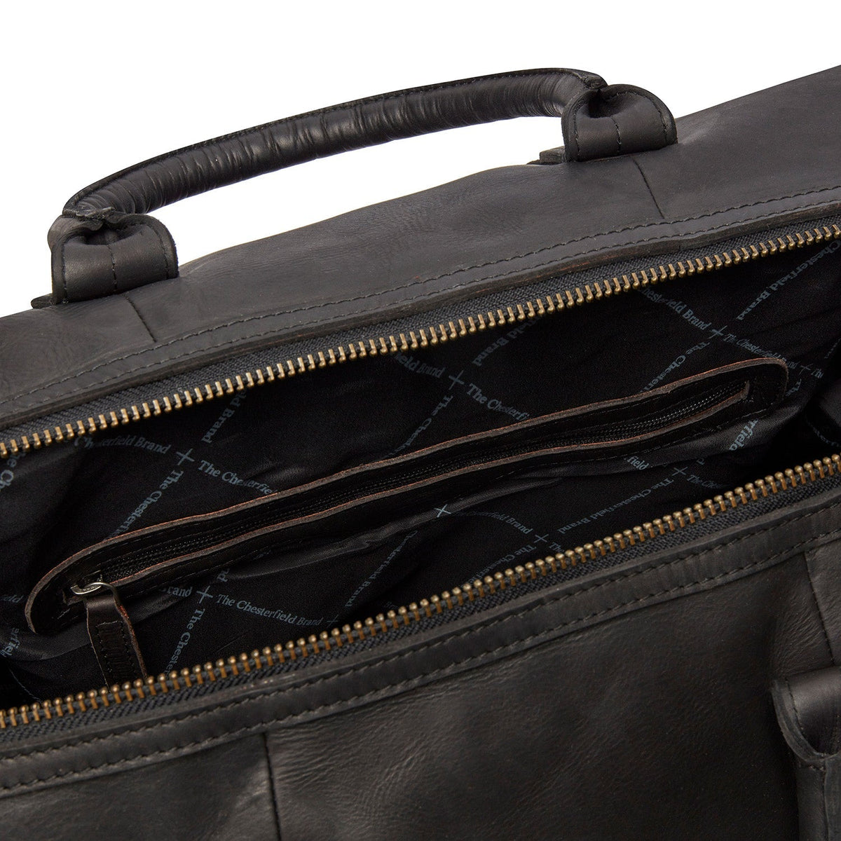 Solid Antique Brass Hardware &amp; Heavy-Duty Dual Zipper Detail on Portsmouth Full-Grain Leather Weekender Bag 女士