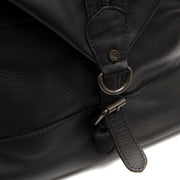 
Solid Antique Brass Hardware & Heavy-Duty Dual Zipper Detail on Portsmouth II 真皮旅行手提包