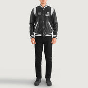 
Liberte New Jersey 经典黑 Leather Varsity 真皮夹克 男士 - 展现立体袖型与合身版型的侧身视角