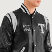 Close-Up Detail of Varsity &amp; Snap Button Hardware on Liberte Texas 黑色 Leather Varsity 真皮夹克 男士