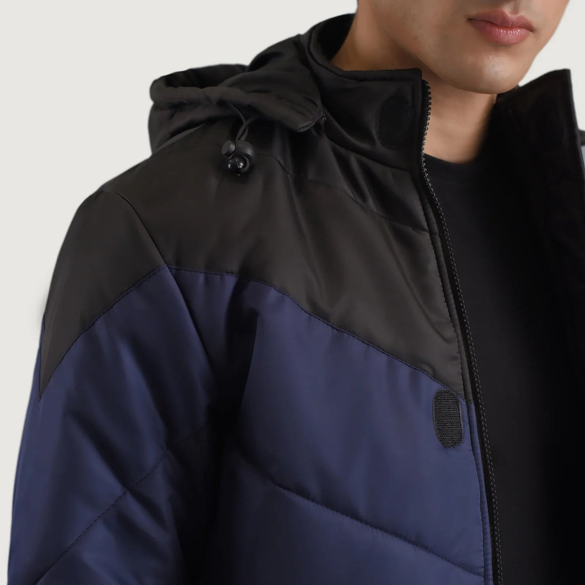 
内衬展示 Showing Quilted Viscose Lining & 内部双侧实用暗袋