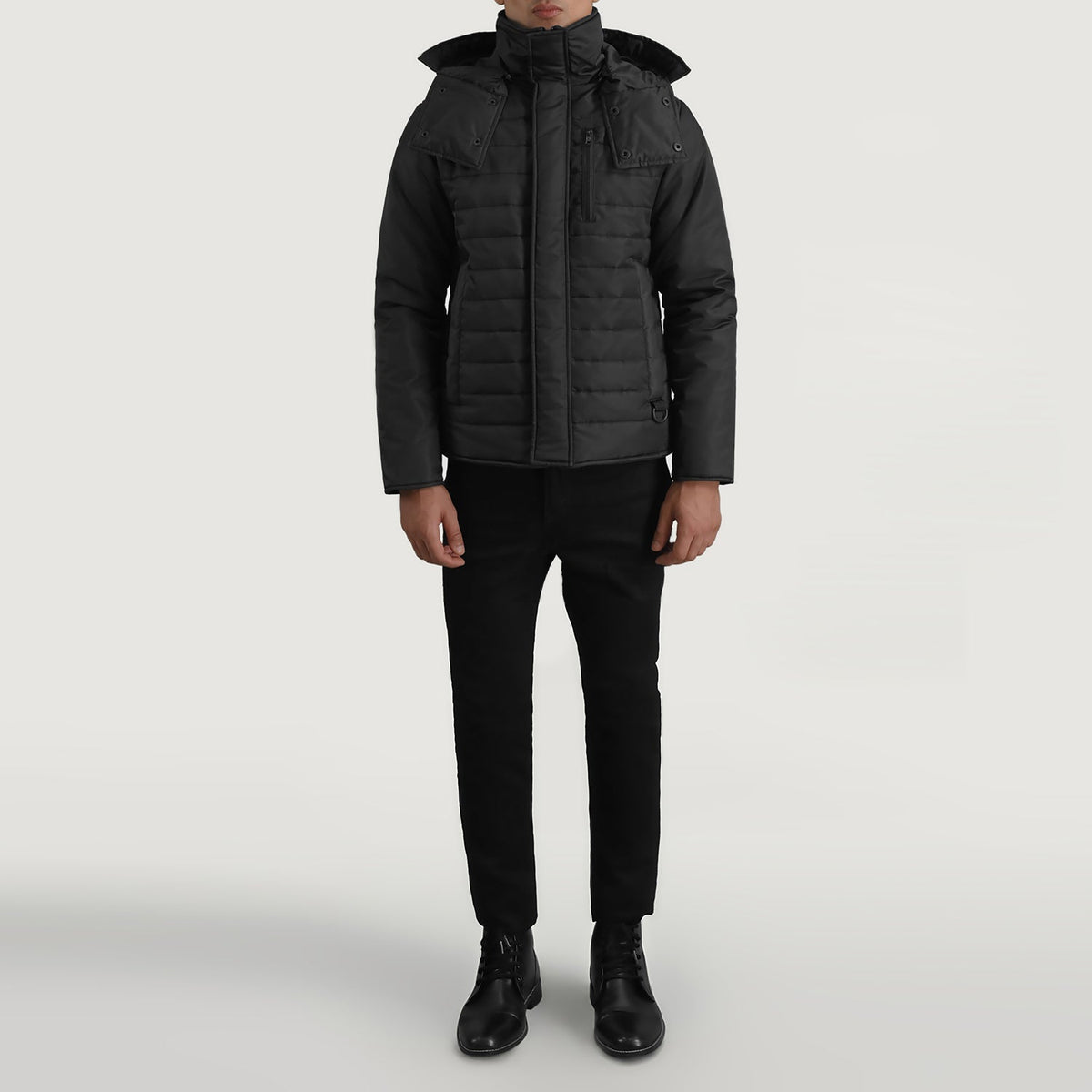 
Malcolm 经典黑 Hooded Puffer 真皮夹克 男士 - 展现立体袖型与合身版型的侧身视角