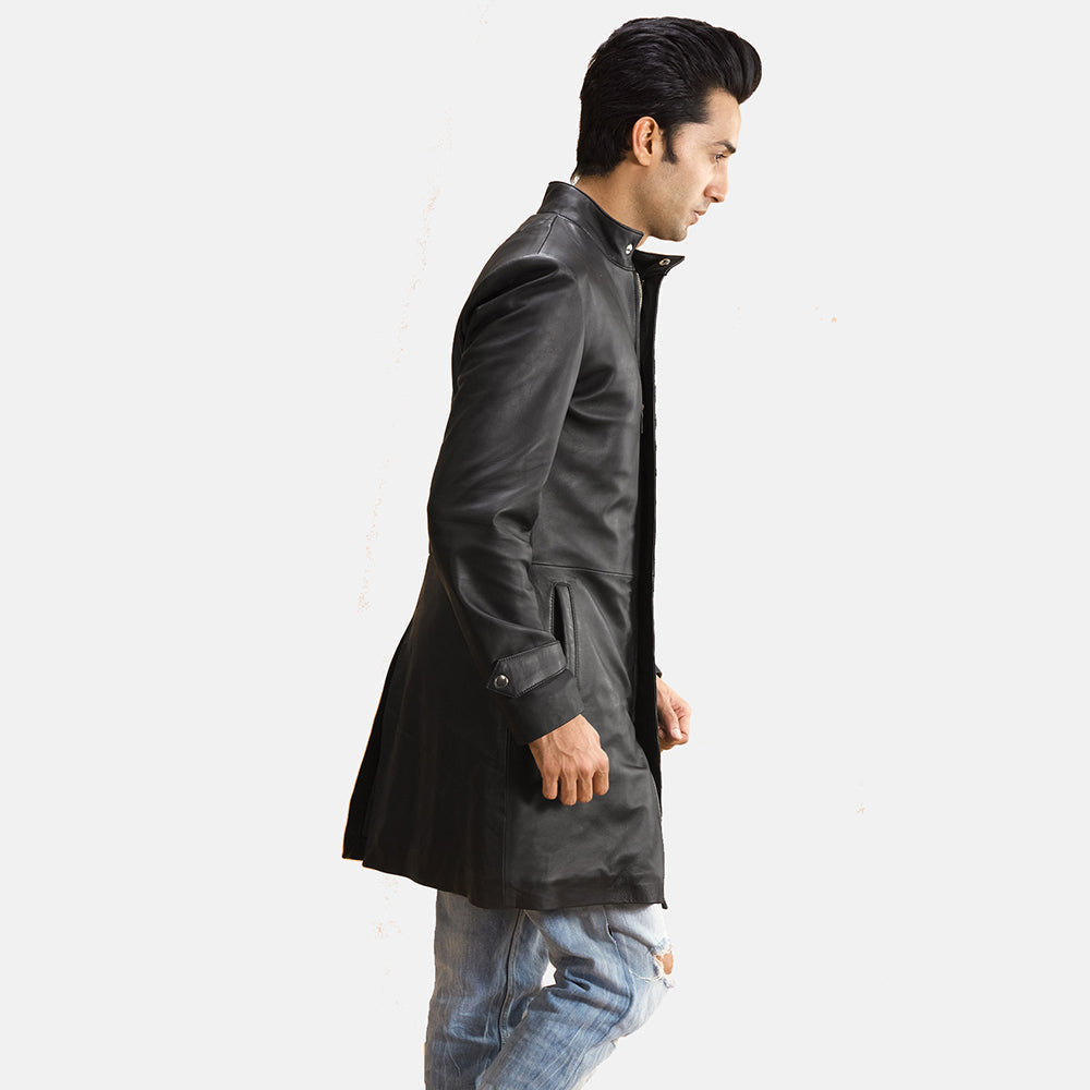 
Black Sheepskin leather Coat - 展现肩线贴合与利落下摆的背部视角