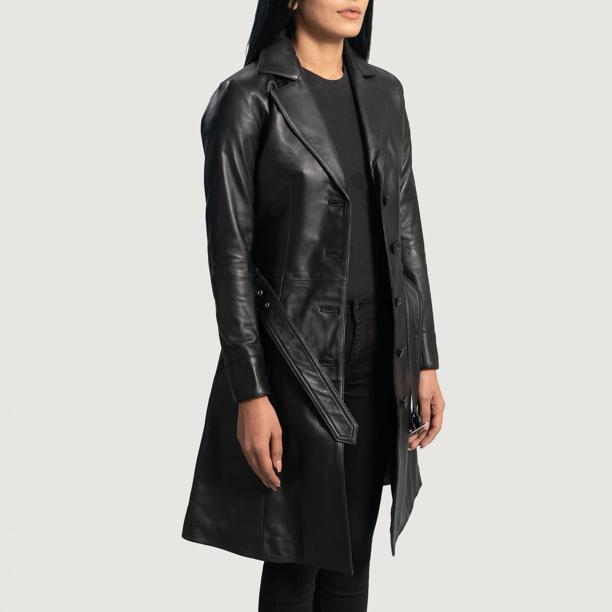 
Black Sheepskin Leather Trench Coat - 展现肩线贴合与利落下摆的背部视角