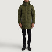 
Moore 墨绿色 Hooded Parka 男士 - 展现立体袖型与合身版型的侧身视角