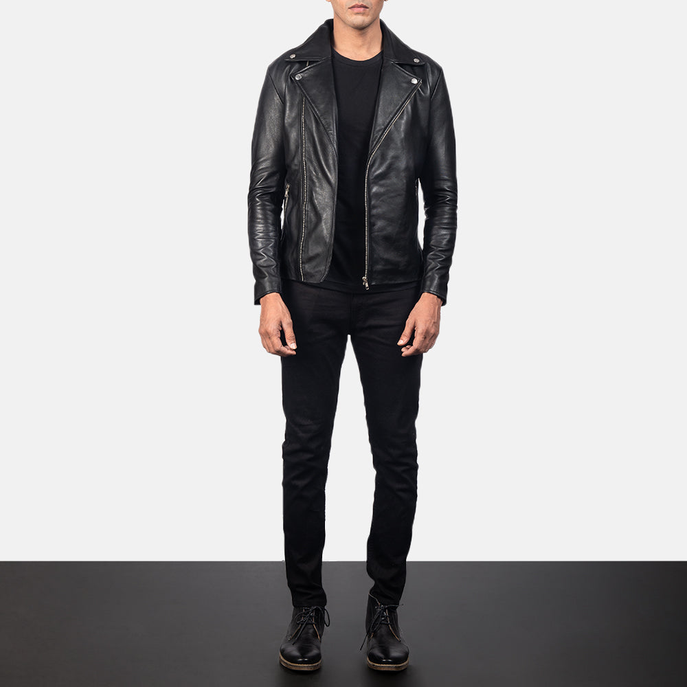 
细节特写 of Notch & Zipper Hardware on Noah Black Leather Biker Jacket