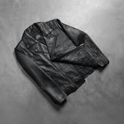
模特上身效果： Noah Black Leather Biker Jacket 模特试穿展示（自然光垂坠质感）