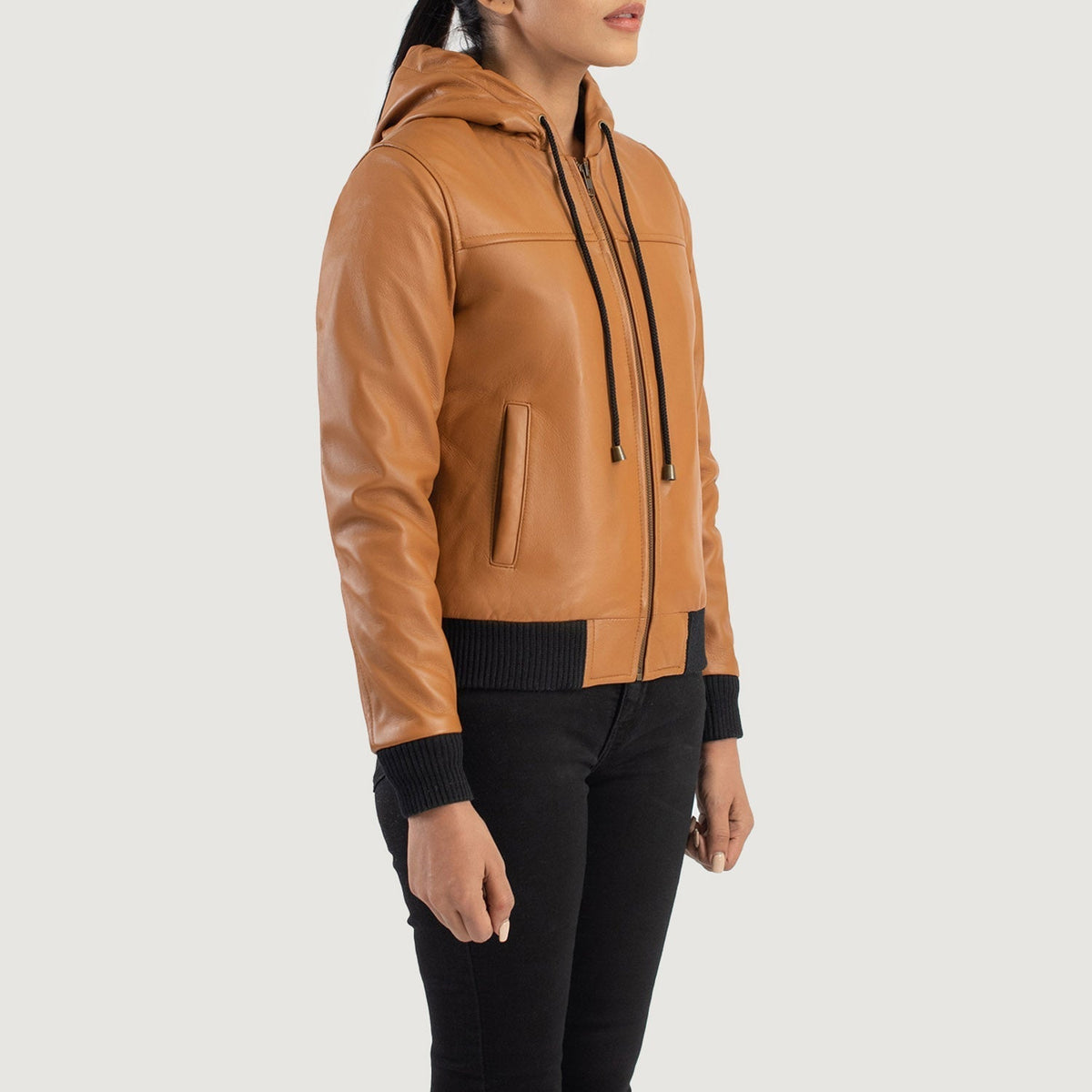 
模特上身效果： Rebella Green Hooded Suede Bomber Jacket 模特试穿展示（自然光垂坠质感）