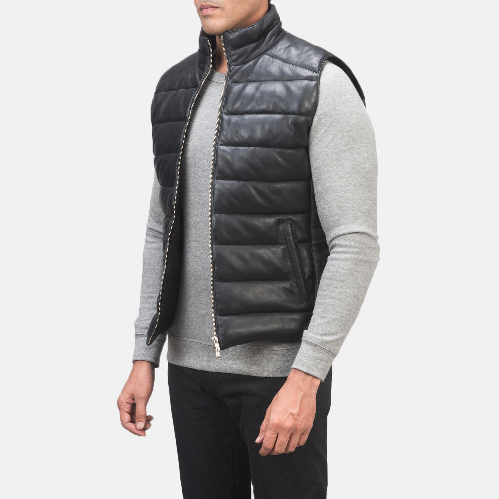 
Black Sheepskin leather Vest - 展现肩线贴合与利落下摆的背部视角