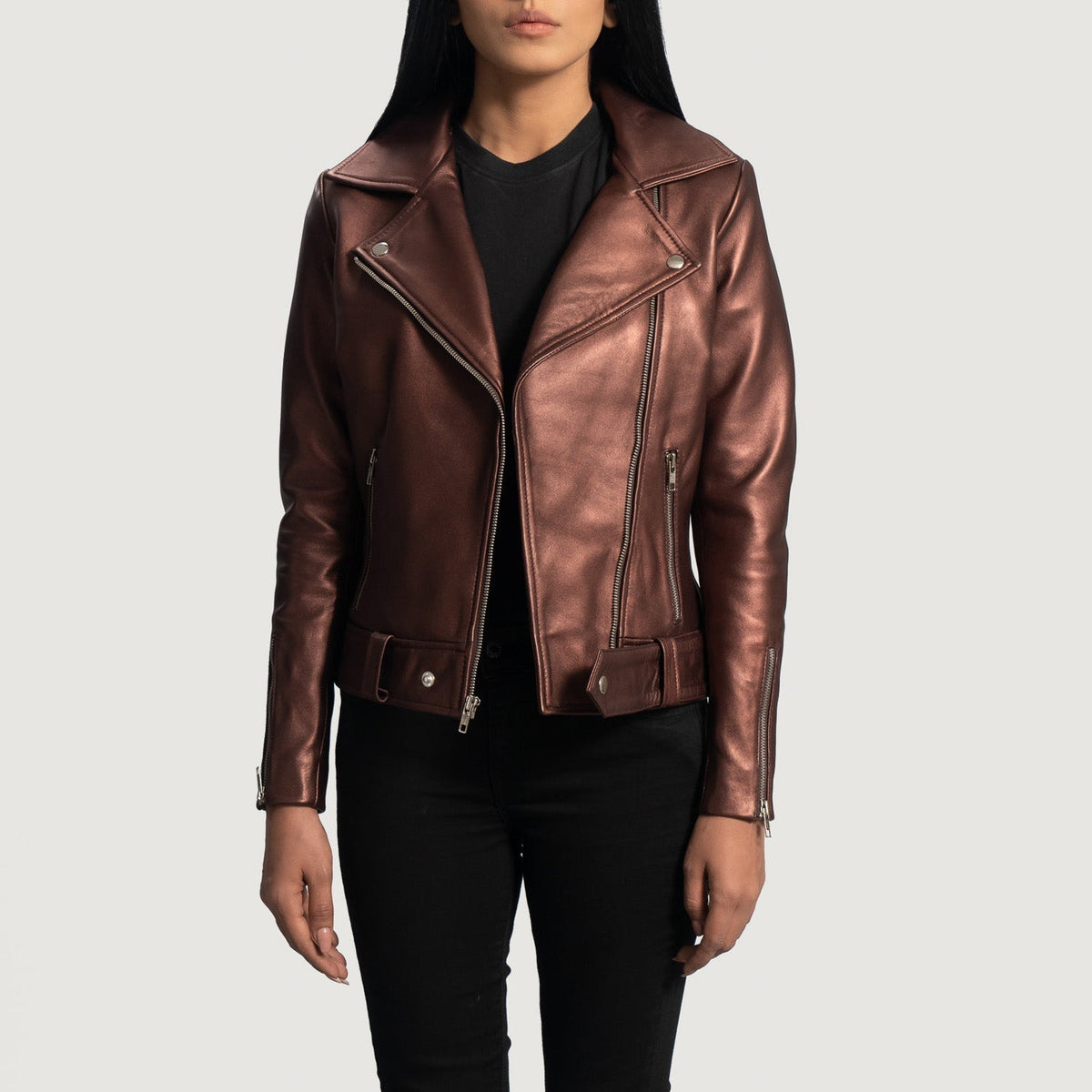 
Rumy Maroon Leather Biker Jacket - 展现立体袖型与合身版型的侧身视角