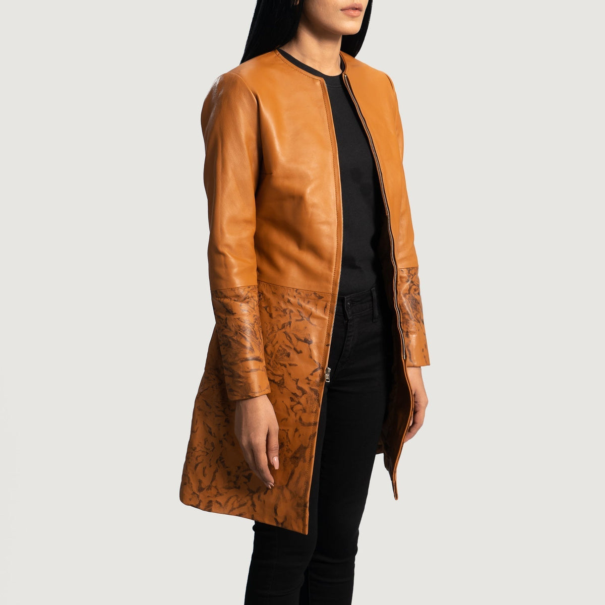 
Tan Brown Sheepskin Dip &Amp; Dye Leather Coat - 展现肩线贴合与利落下摆的背部视角