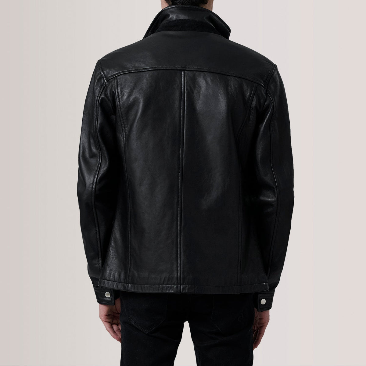 Close-Up Detail of Shirt &amp; Zipper Hardware on Sean 黑色 Leather Classic 真皮夹克 男士 For Men