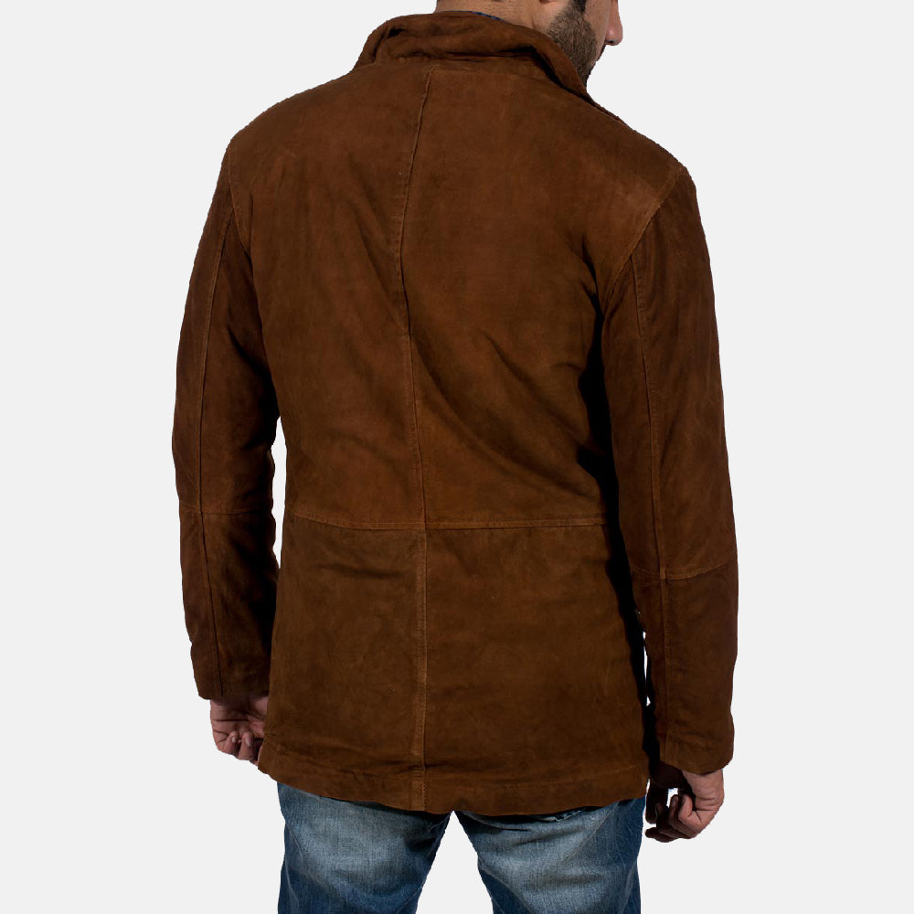 Close-Up Detail of High neck &amp; Zipper with Button Flap Hardware on Men's Sheriff 棕色 麂皮夹克 男士