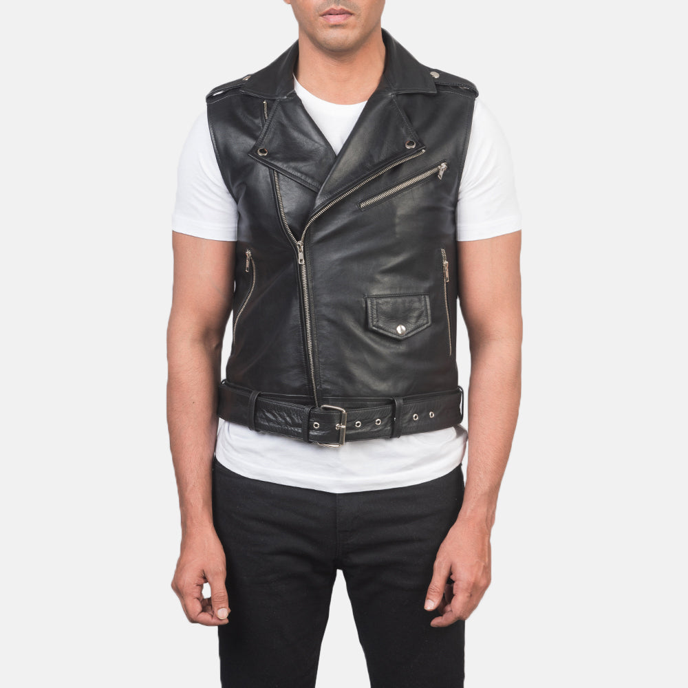 
细节特写 of Notch & Zipper Hardware on Sullivan 经典黑 Leather Biker Vest 男士