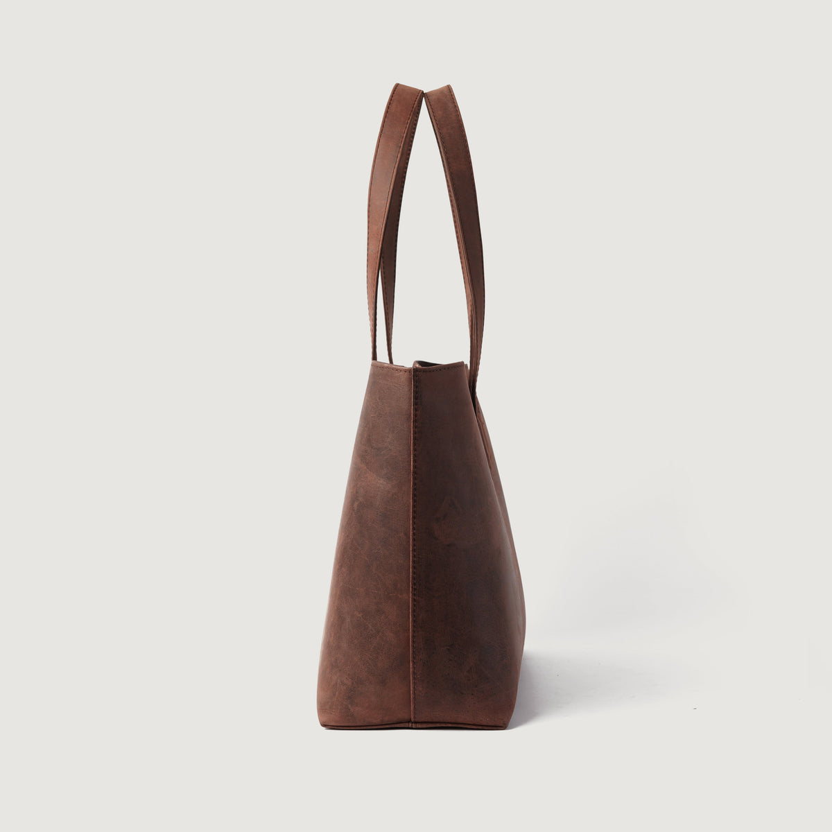 
内衬展示 Showing Dedicated Padded Laptop Sleeve & Multi-Compartment Organization