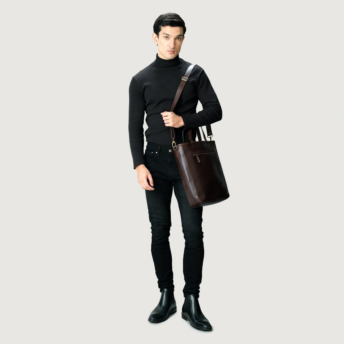 
内衬展示 Showing Dedicated Padded Laptop Sleeve & Multi-Compartment Organization