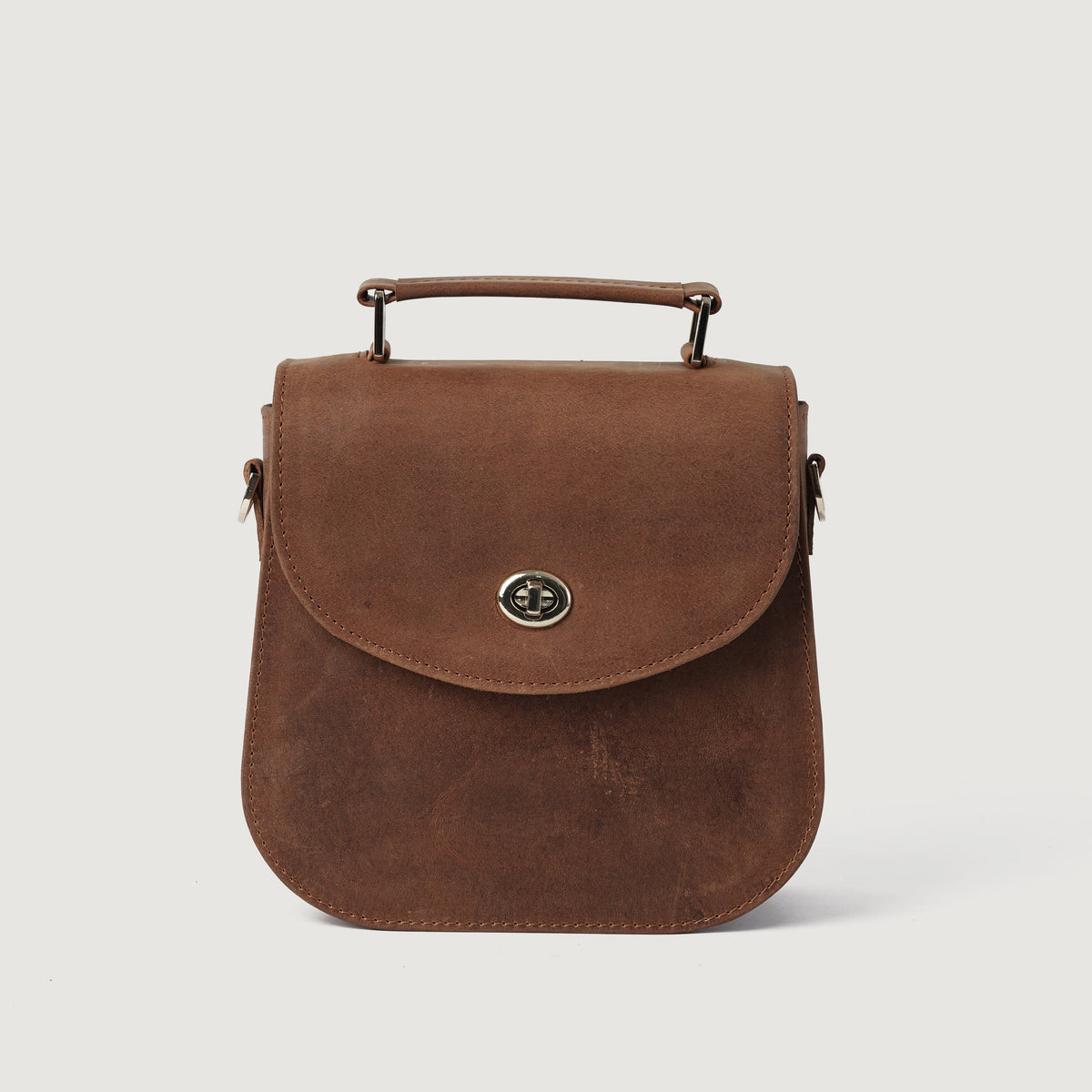 
The Sandra Vintage 浅棕褐色 Leather Saddle Bag For Women - 立体侧面展现包身风琴褶与扩容深度
