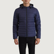 
细节特写 of Classic Collar & Zipper Hardware on Tyler 深海蓝 Hooded Puffer 真皮夹克 男士