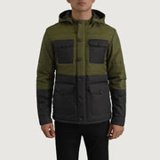 
细节特写 of Classic Collar & Heavy-Duty Zipper Hardware on Wayne 经典黑 & 墨绿色 Hooded Puffer 真皮夹克 男士