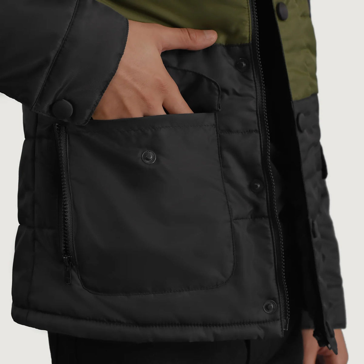 
内衬展示 Showing Quilted Viscose Lining & 内部双侧实用暗袋