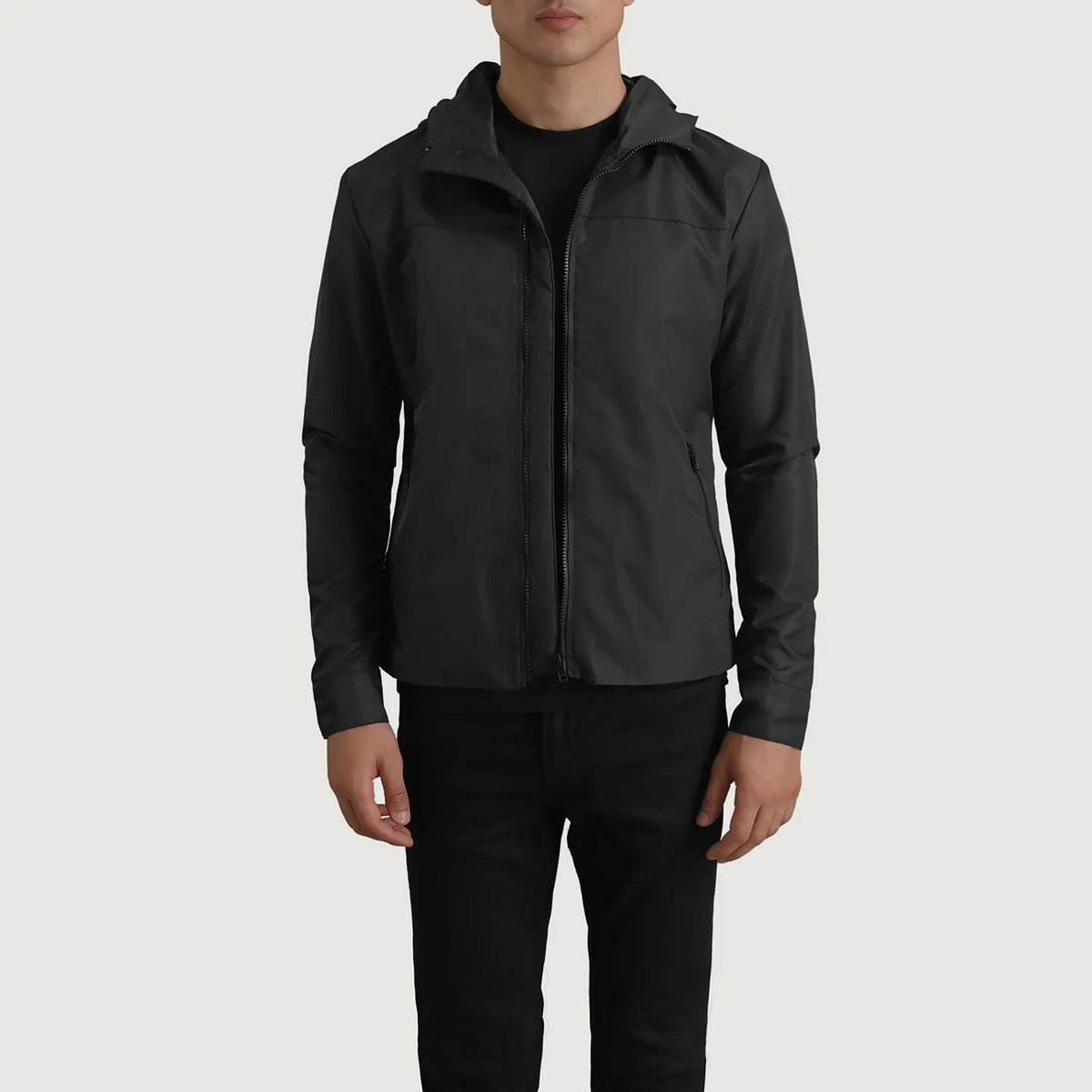 
Wesley 经典黑 Hooded Windbreaker 真皮夹克 男士 经典黑色头层牛皮 - 正面版型与定制立体剪裁轮廓 | 官方商城选购