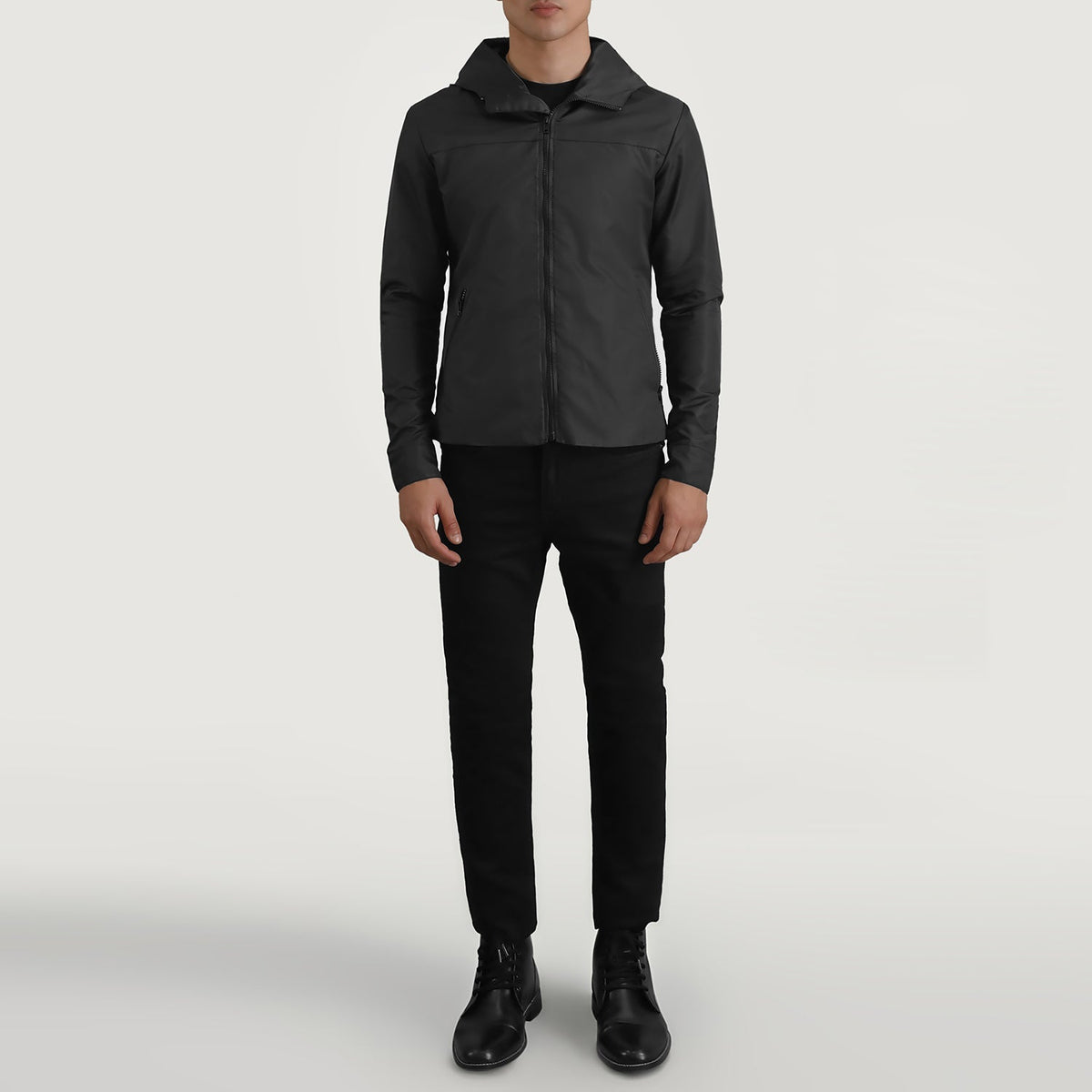 
Wesley 经典黑 Hooded Windbreaker 真皮夹克 男士 - 展现立体袖型与合身版型的侧身视角