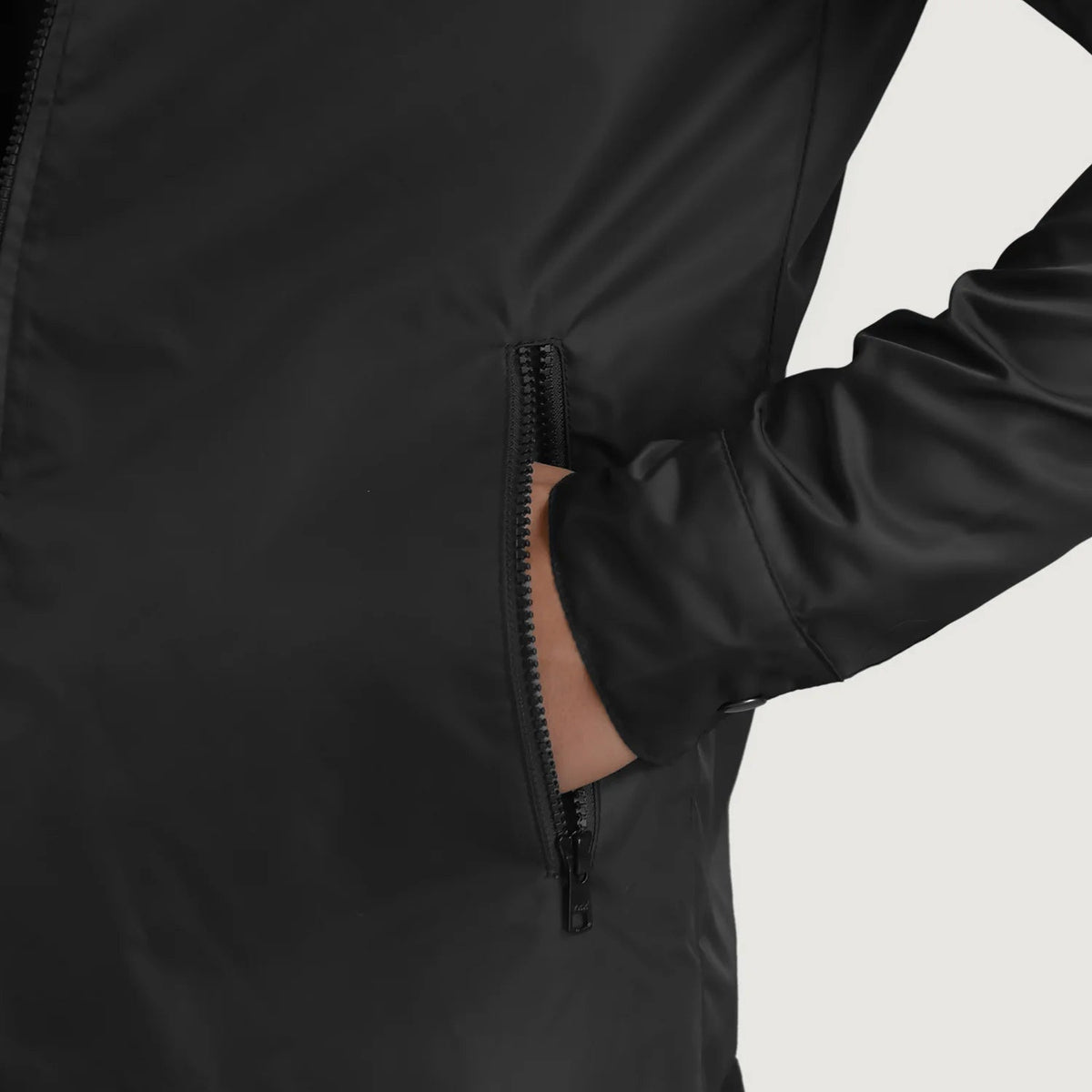 
内衬展示 Showing Quilted Viscose Lining & 内部双侧实用暗袋