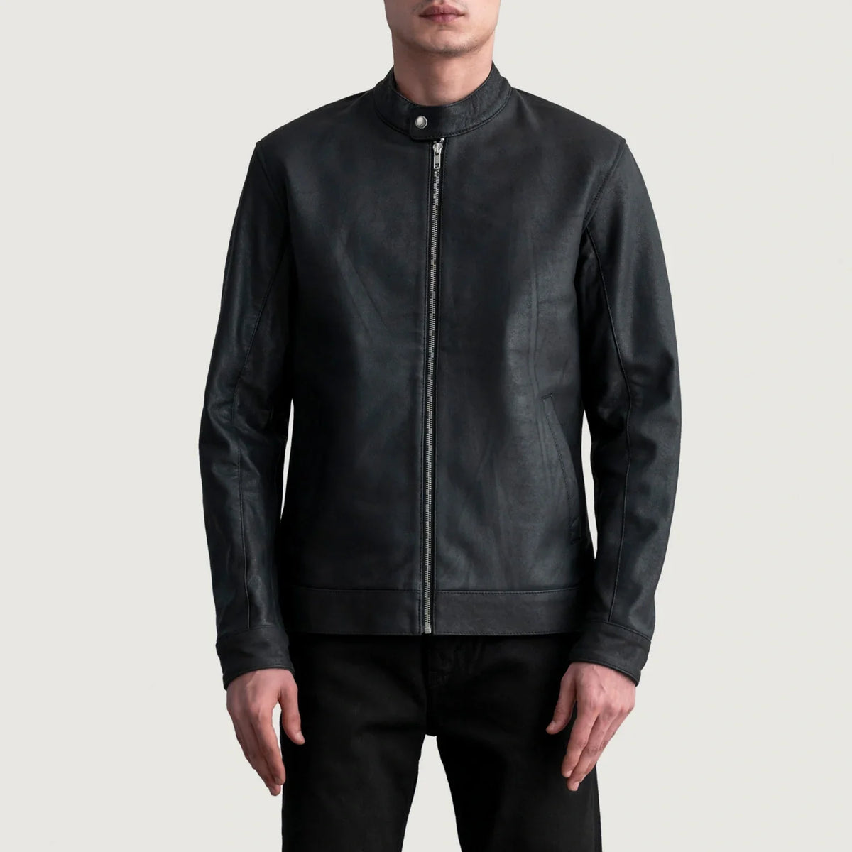 
Zen Tumbled 经典黑 真皮机车皮衣 男士 in Tumbled Black Sheepskin Leather - 正面版型与定制立体剪裁轮廓 | 官方商城选购