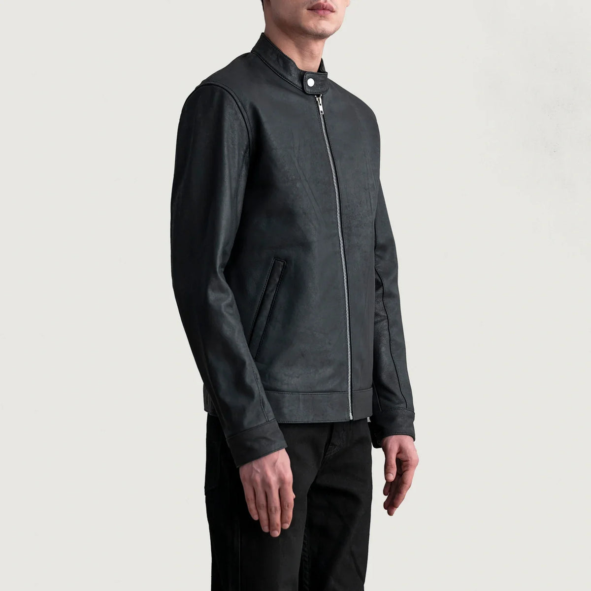 
Tumbled Black Sheepskin Leather Biker Jacket - 展现肩线贴合与利落下摆的背部视角